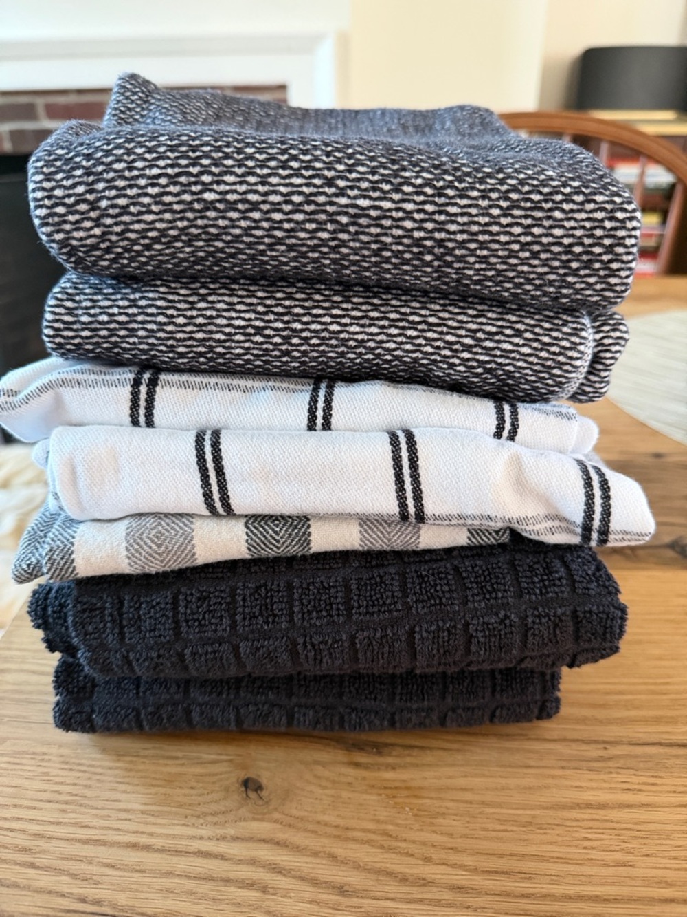 Black and White Kitchen Hand and Dish Towels